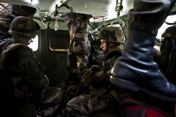 Cote d`ivoire, situation au mali...  : 200 militaires français arrivent